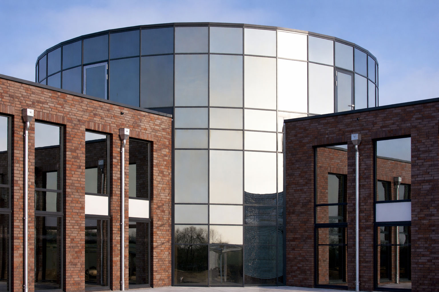 Glasfassade gewerbebau rundbau metallbau