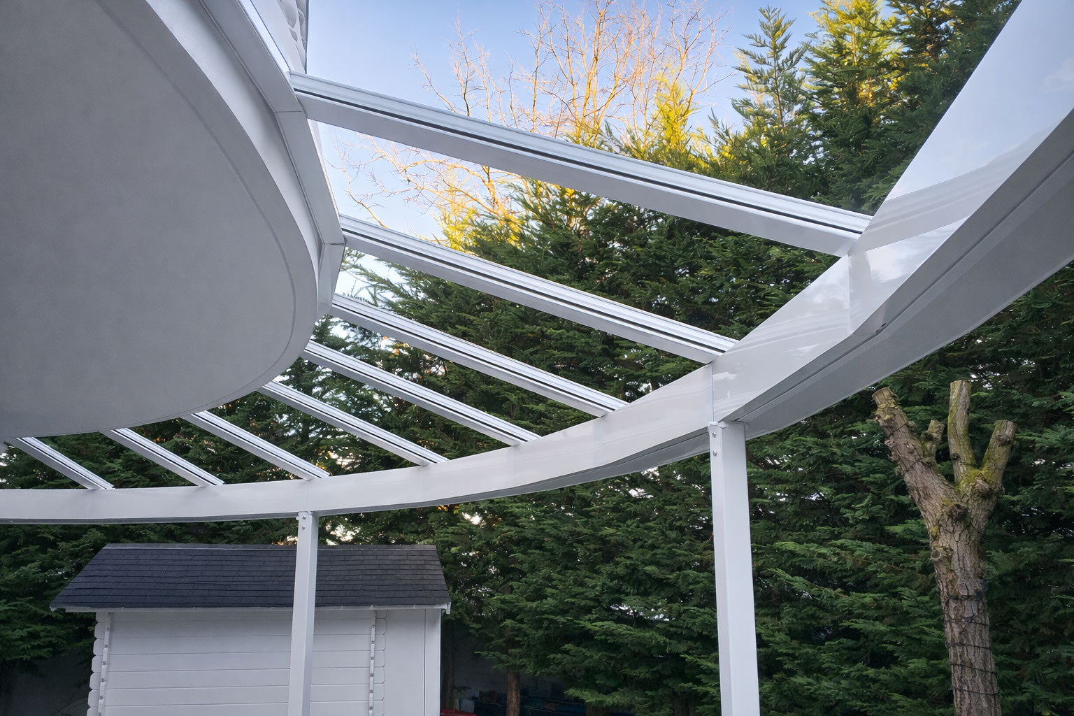 Terrassenueberdachung weiss bogendach detail